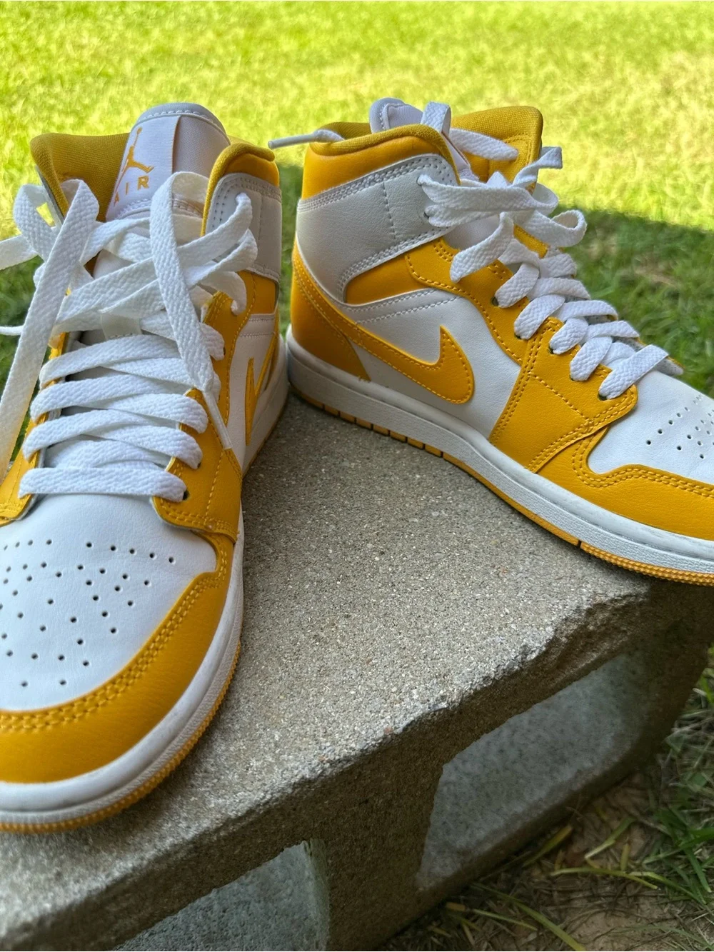 Jordan Kids High-Top Sneakers in Yellow and White